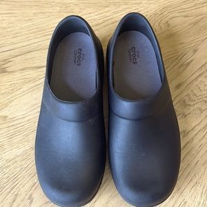 Crocs black clog, non slip 9 wide